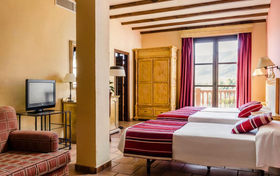 Habitacion Roja Hotel Rural Los Nogales con doble cama