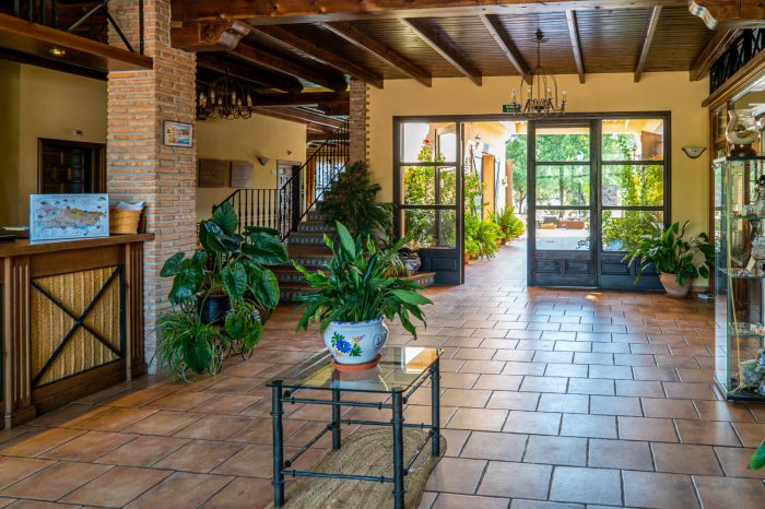 Vista interior del hall del Hotel Rural Los Nogales